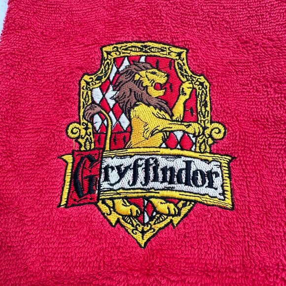 Harry Potter Towels Embroidered Gryffindor Hand Towel Set Hogwarts Wizard Witch - Picture 2 of 3
